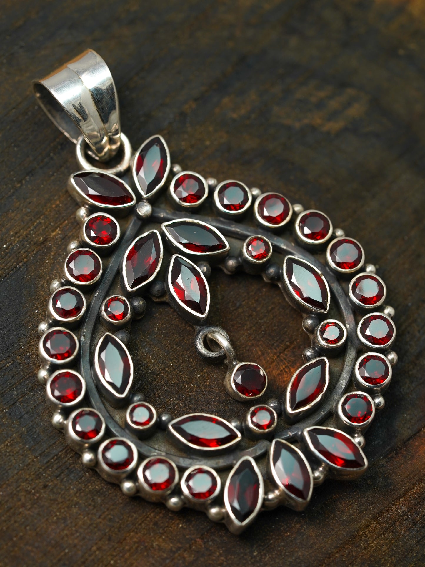 Round Latkan Silver Pendant | SDP029