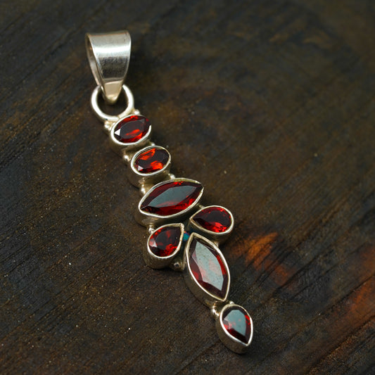Garnet Silver Pendant | SDP009