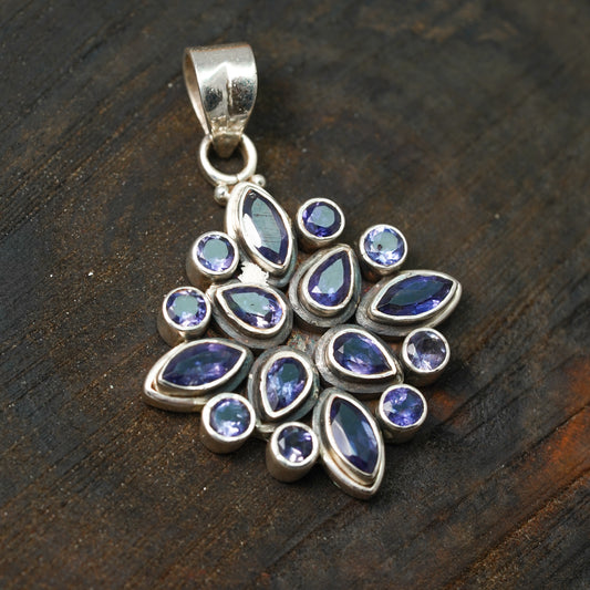 Iolite Flower Silver Pendant | SDP018